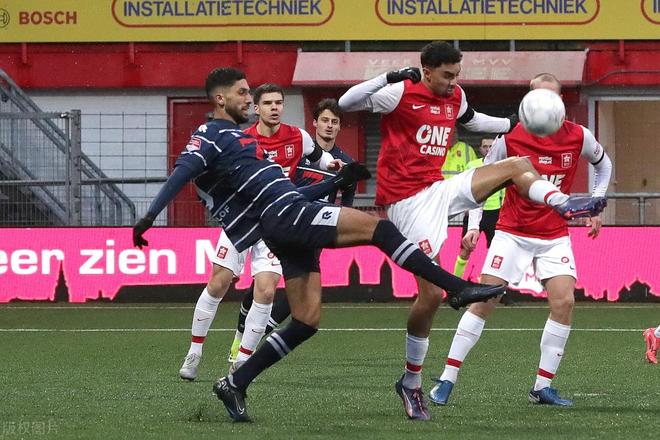 等待传球的 等待传球的